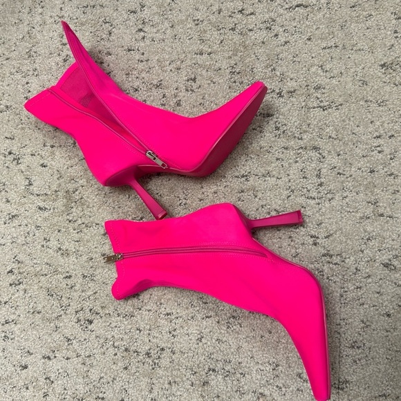 Steve Madden NEW 6.5 “Vakay” Pink Heeled socked Boots Stiletto Minimalist Design - Picture 2 of 16